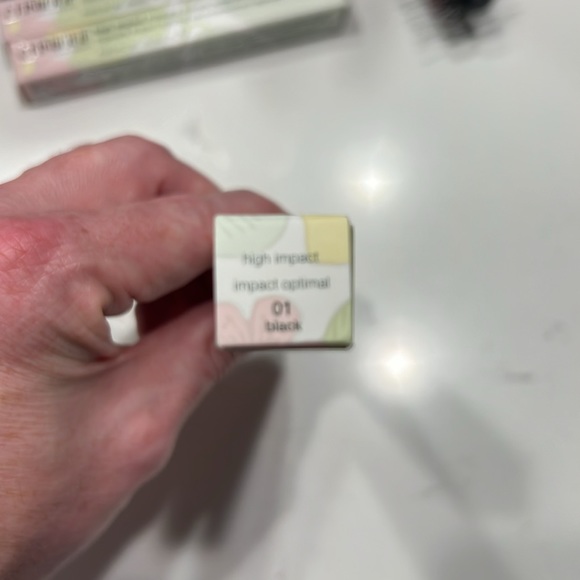 NIB Clinique High Impact Mascara in Black - Picture 4 of 5